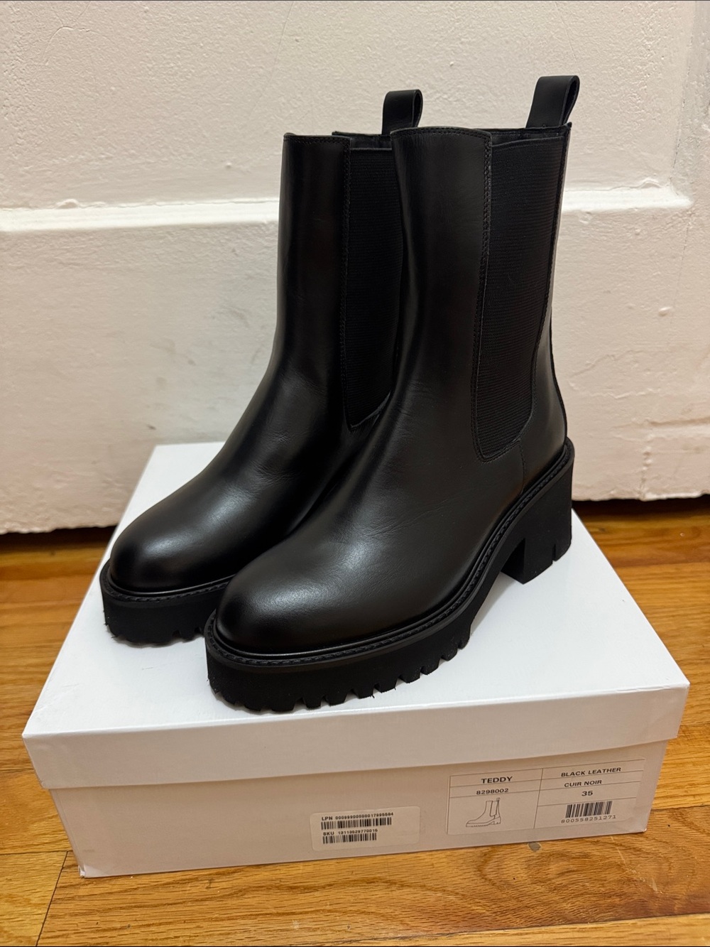La CANADIENNE Black Lug-Sole Chelsea Booties